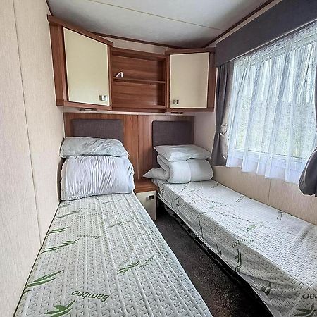 Lovely 8 Berth Caravan At Sunnydale In Lincolnshire Ref 35239S Louth  Exterior photo